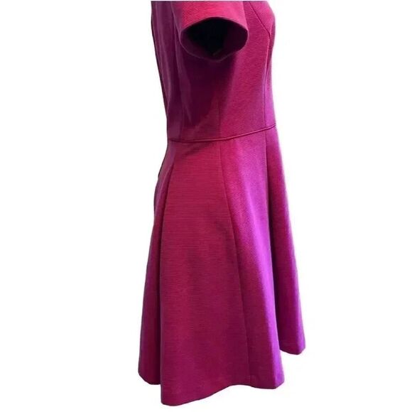 Banana Republic Women's Fuschia Poly/Cotton/Spandex V-Neck Short Sleeve Pleated - Picture 5 of 14